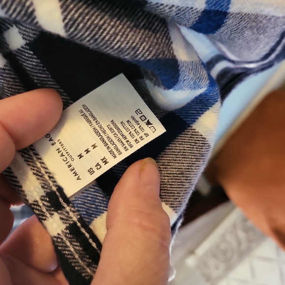 American Eagle Women's Button down long sleeve - Picture 6 of 6